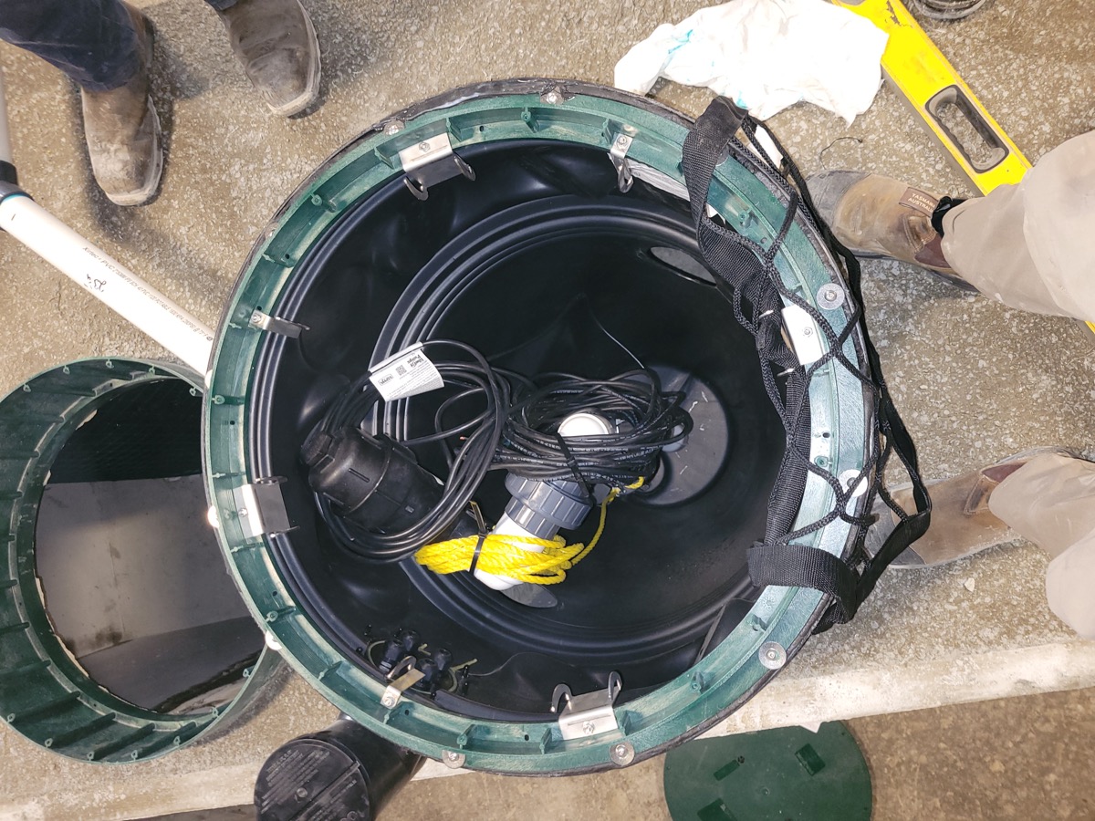 Internal pump chamber with pump, cables, and safety netting